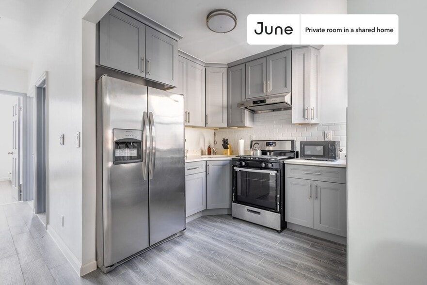 Building Photo - Private bedroom in 4 bed/2 bath Home
