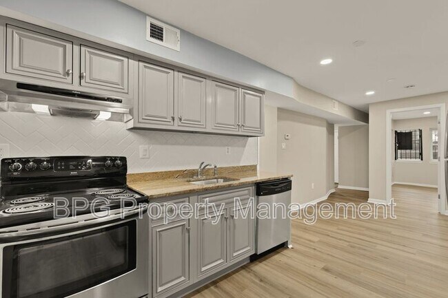 Building Photo - 1033 5th St NE