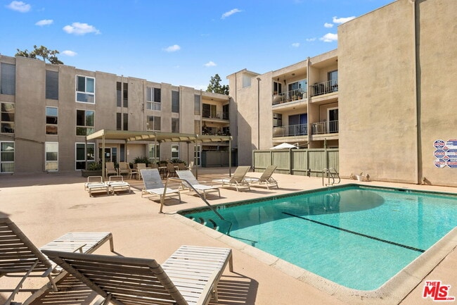 Building Photo - 5625 Windsor Way