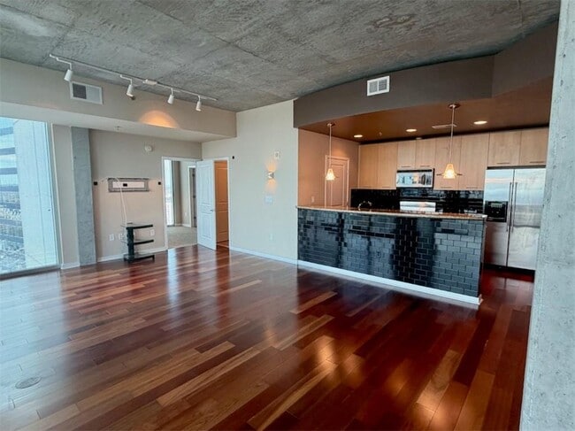 Building Photo - 3324 Peachtree Rd NE