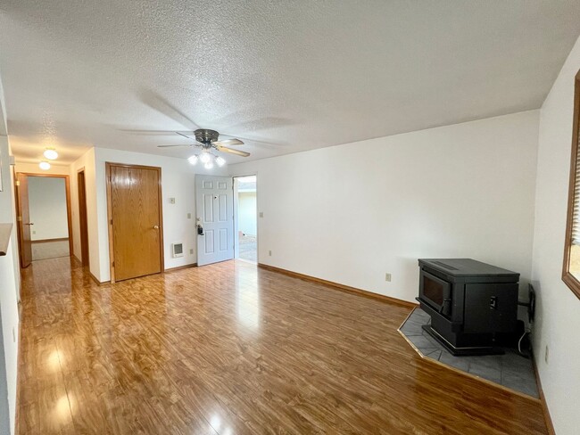 Building Photo - 2 Bedroom Duplex Near the Jim Parsley Comm...