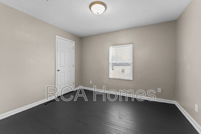 Building Photo - 107 N Kealing Ave