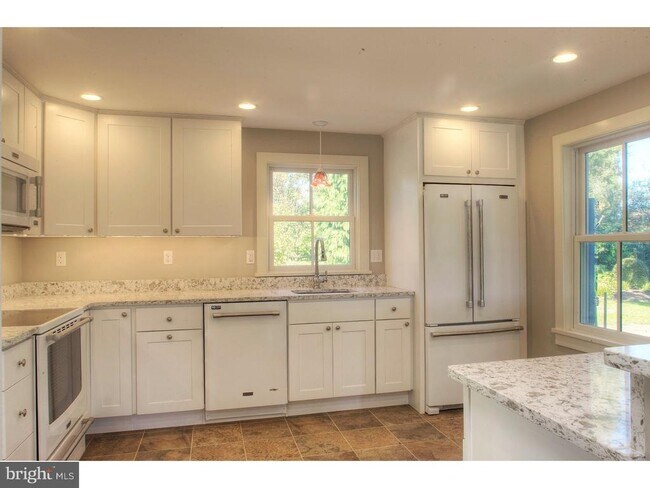 Building Photo - 5253 Upper Mountain Rd