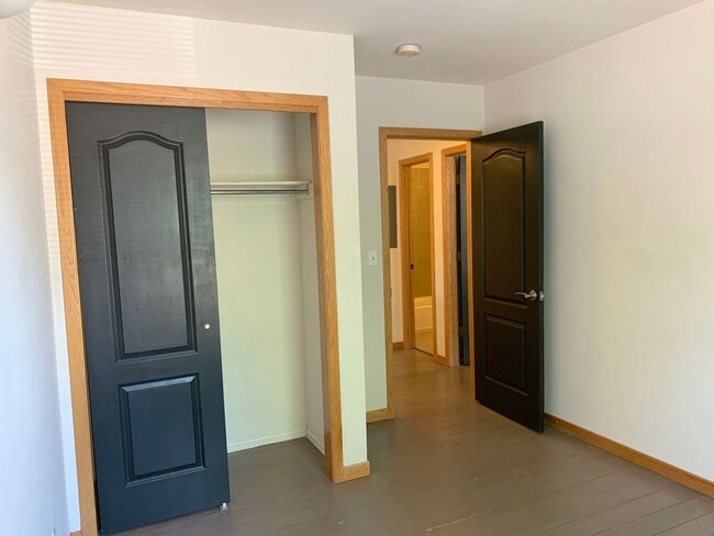 Building Photo - 209 W Mulberry St