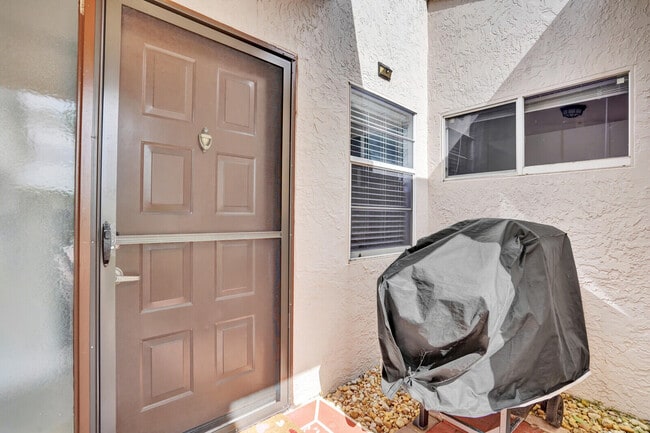 Building Photo - 6444 Mill Pointe Cir