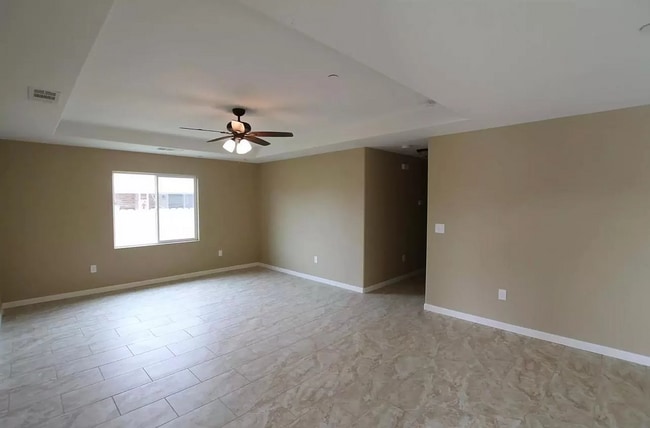 Building Photo - 909 Gladys Way