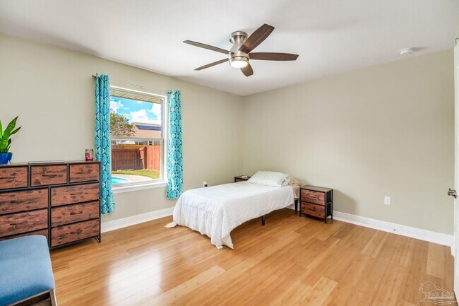 Building Photo - 5202 English Oak Dr