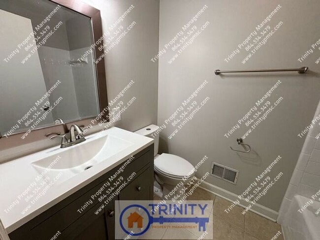 Building Photo - All utilities included with rent due to sh...