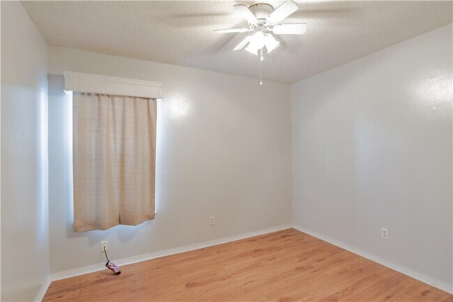 Building Photo - 6075 Quail Run S