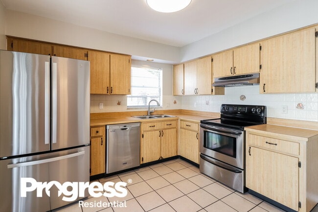 Building Photo - 2825 Cedaridge Dr