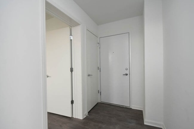 Building Photo - 940 W Winona St