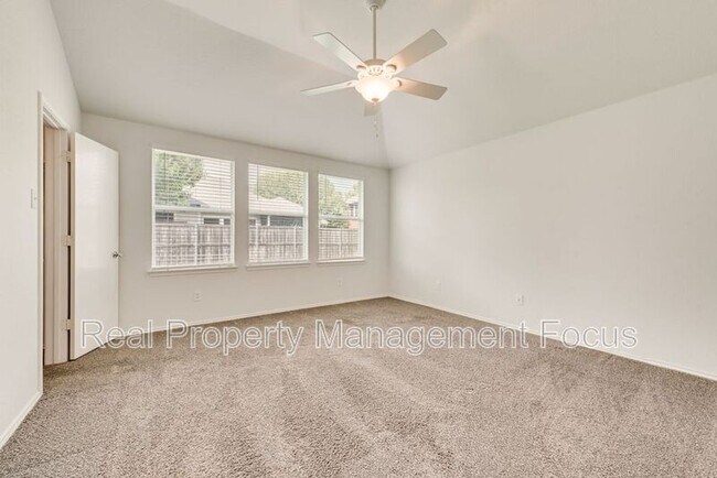 Building Photo - 1004 Trickham Dr