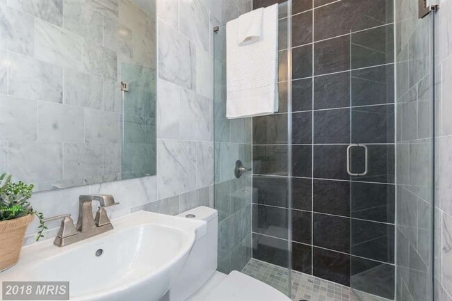 Building Photo - H Street Prime with 1/2 off the first month's rent!