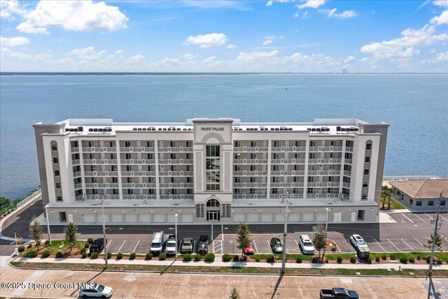 Building Photo - 1825 Riverside Dr