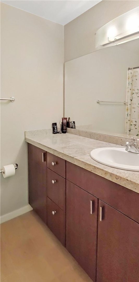 Building Photo - 3 Bedroom Mill Creek Condo!