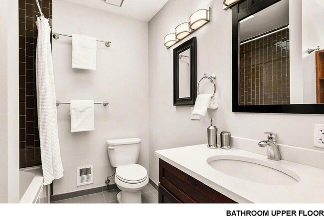 Building Photo - Gorgeous 2br/2ba Upper Level Rowhome with Roof Deck & Parking!