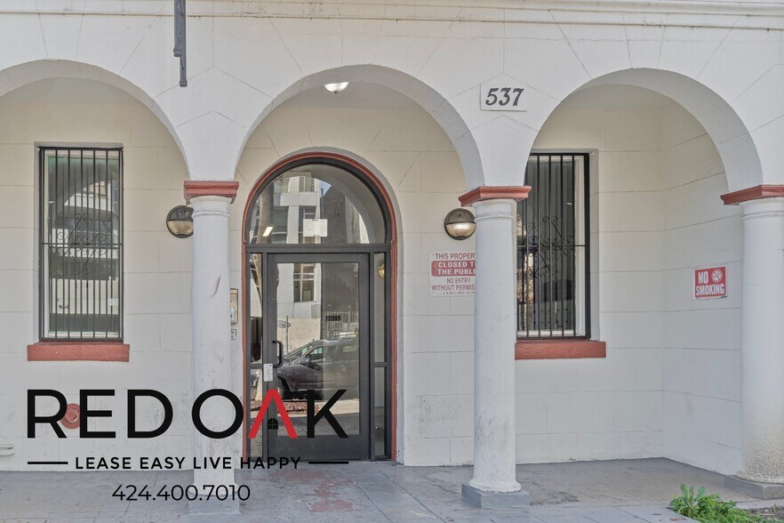 Building Photo - 537 S Kenmore Ave