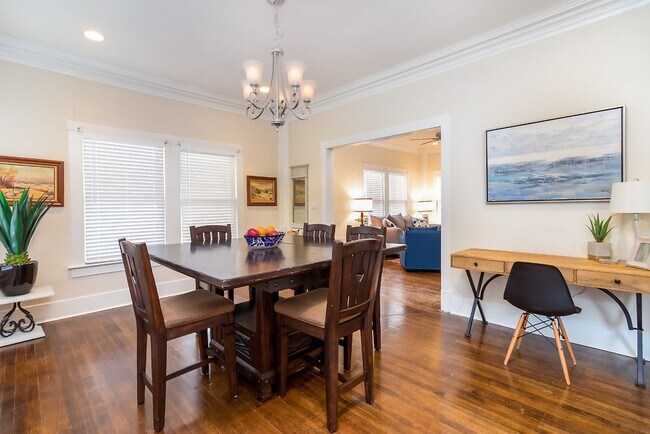 Building Photo - 418 E Myrtle St