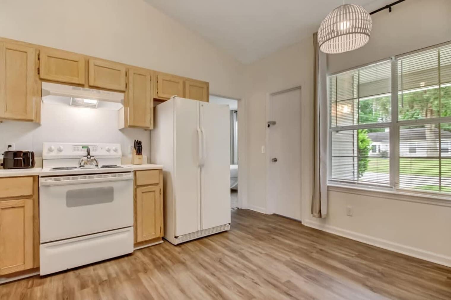 Building Photo - 222 Laurelwood Dr