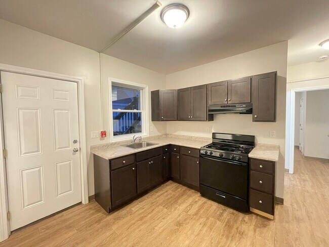 Building Photo - 461 Beech St