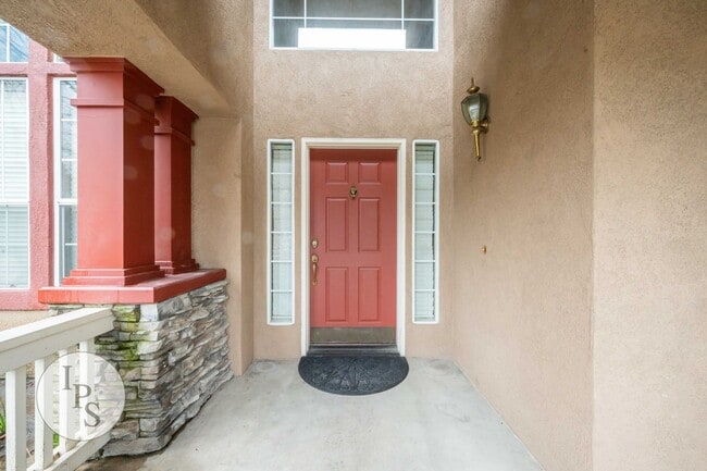 Building Photo - North Fresno Home, 4BR/3BA, in CUSD - Lots of Amenities!