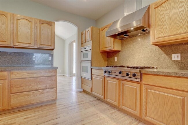 Building Photo - Amazing Custom Ranch with Privacy and Spra...