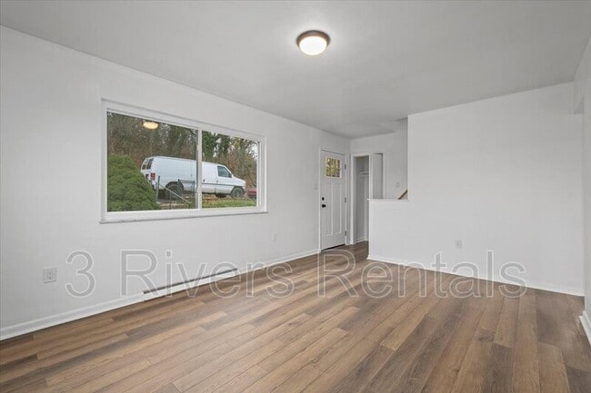 Building Photo - 1303 Cloverdale St