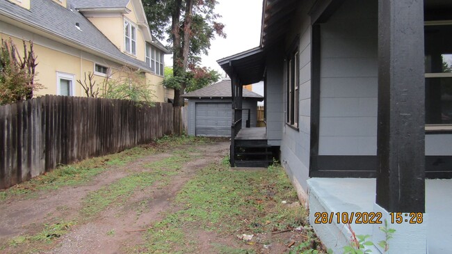 Building Photo - Old town north home newly redone