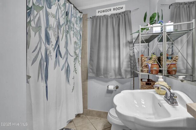 Building Photo - 236 Spruce Dr