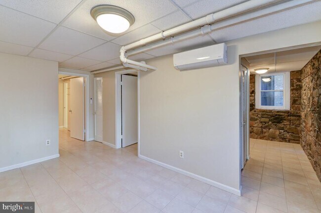 Building Photo - 4215 River Rd NW