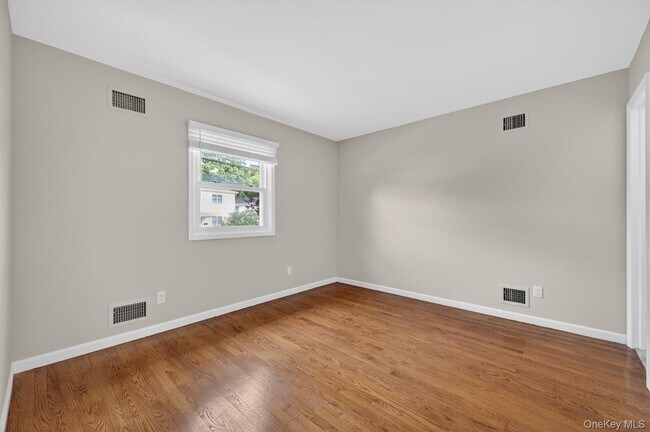 Building Photo - 68 Graywood Rd
