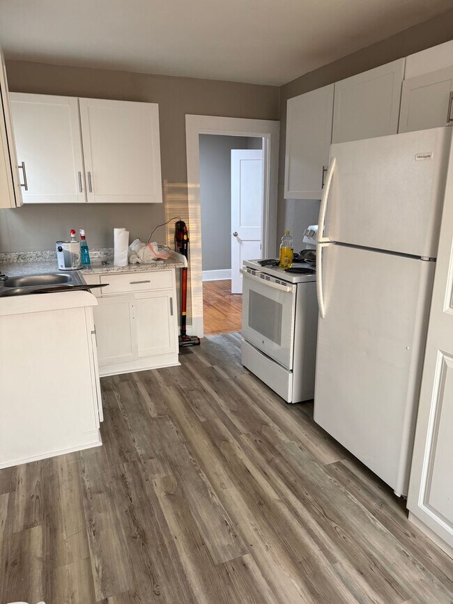 Building Photo - 921 Fairview Ave