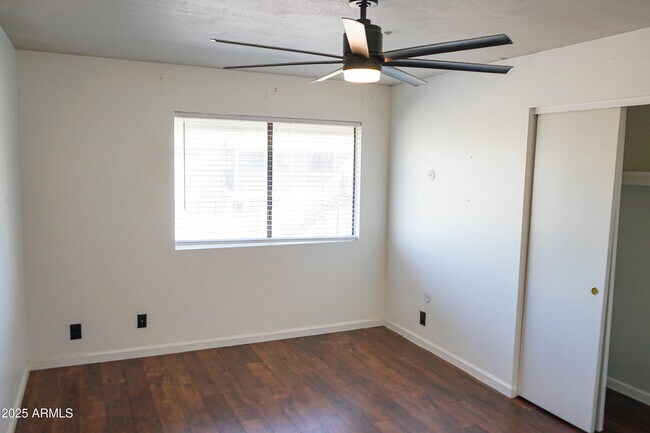 Building Photo - 1261 N 84th Pl