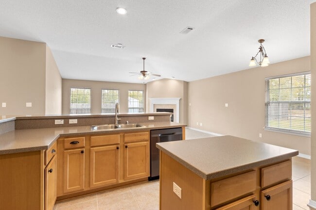 Building Photo - Spacious 4-Bedroom Home – Tanglewood!