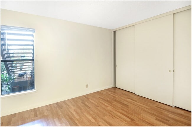 Building Photo - 2 Bedroom Ground Floor Irvine Condo