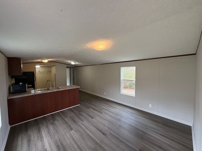 Building Photo - For Rent