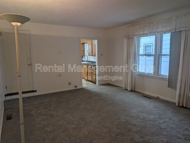 Building Photo - 5027 6th St NE