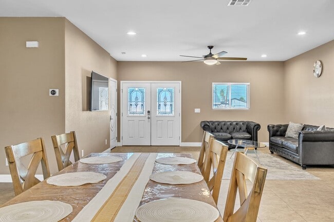 Building Photo - RV GARAGE | Single Story | Furnished Or Unfurnished