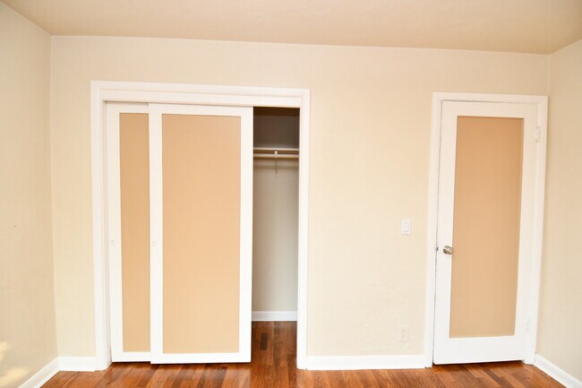 Building Photo - 365 W Birch Ct