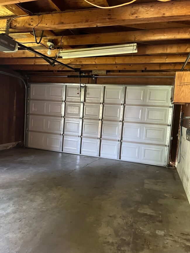 Building Photo - 6103 Glenview Dr
