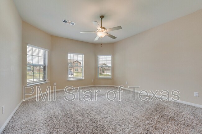 Building Photo - 247 Enchanted Way