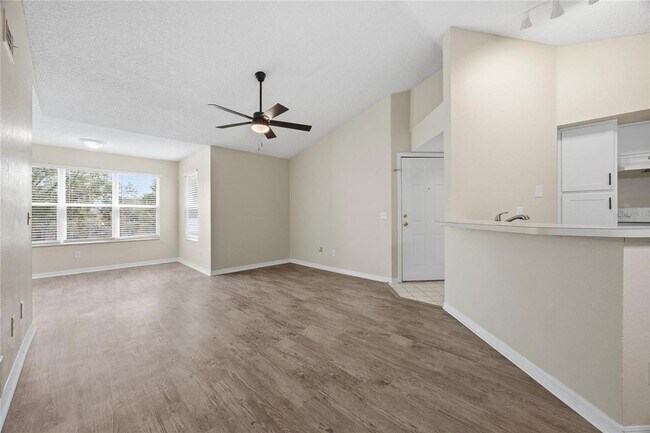 Building Photo - Location! Beautifully located condo just minutes from Orlando International Airport,