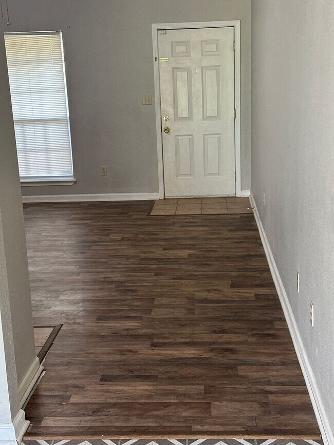 Building Photo - Move-in Ready!  3-Bed, 2-Bath Home in Bent...