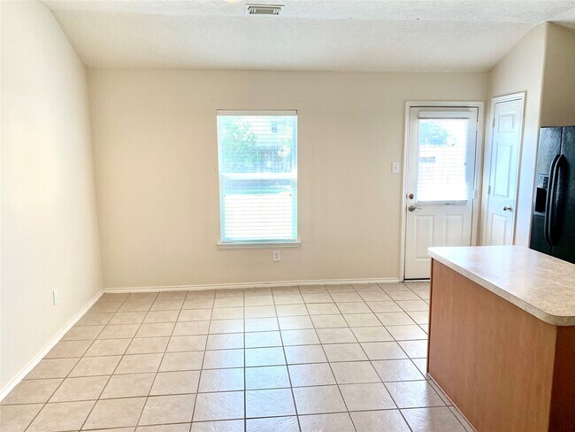 Building Photo - 20519 Lantern Springs Ln