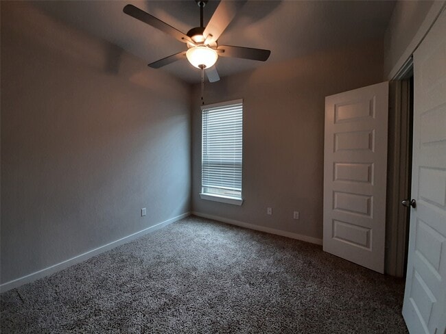 Building Photo - 9784 Grosbeak Ln