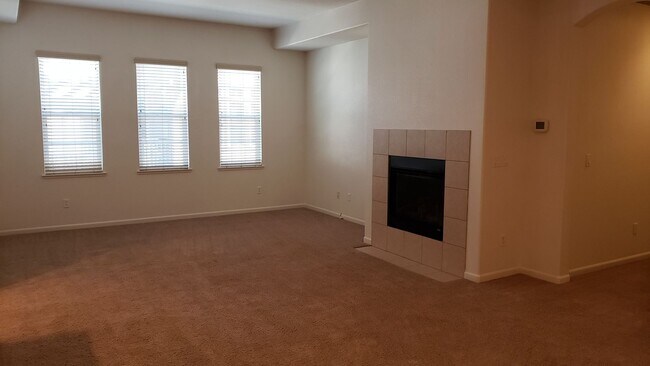 Building Photo - ONLY $2,250 PER MONTH FOR THIS SPACEIOUS 2 BEDROOM, 2 BATHROOM CONDO WITH GARAGE IN THE DAMONTE R...