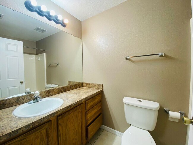 Building Photo - 502 Albatross Dr