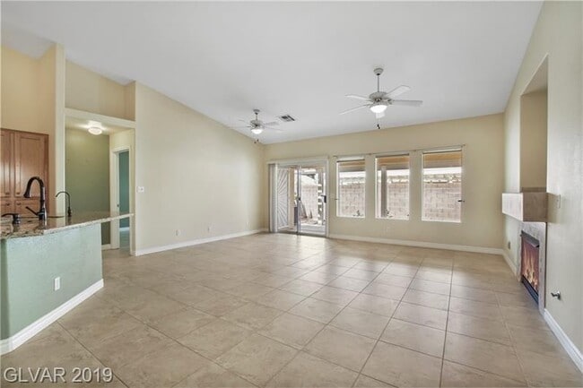 Building Photo - Single Story Townhome in Mountain Gate Community COMING SOON!