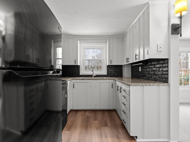 Building Photo - 28 Crestview Dr