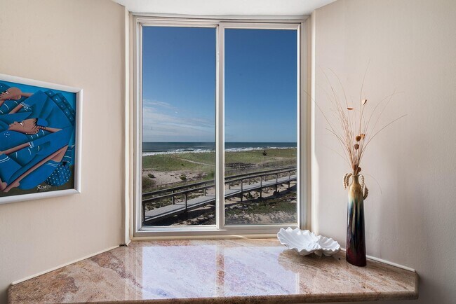 Building Photo - 265 Dune Rd